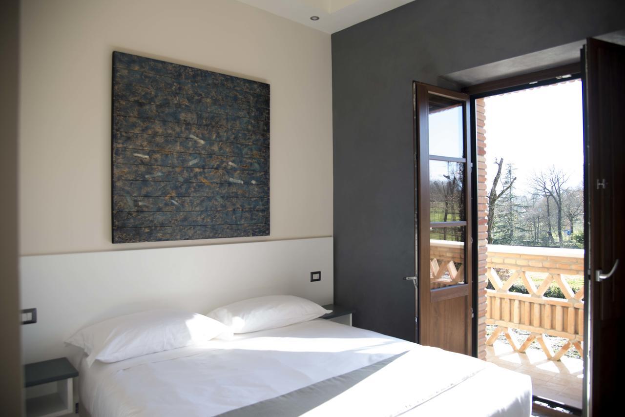 La Tenuta Di Trimalcione Pofi Exterior photo